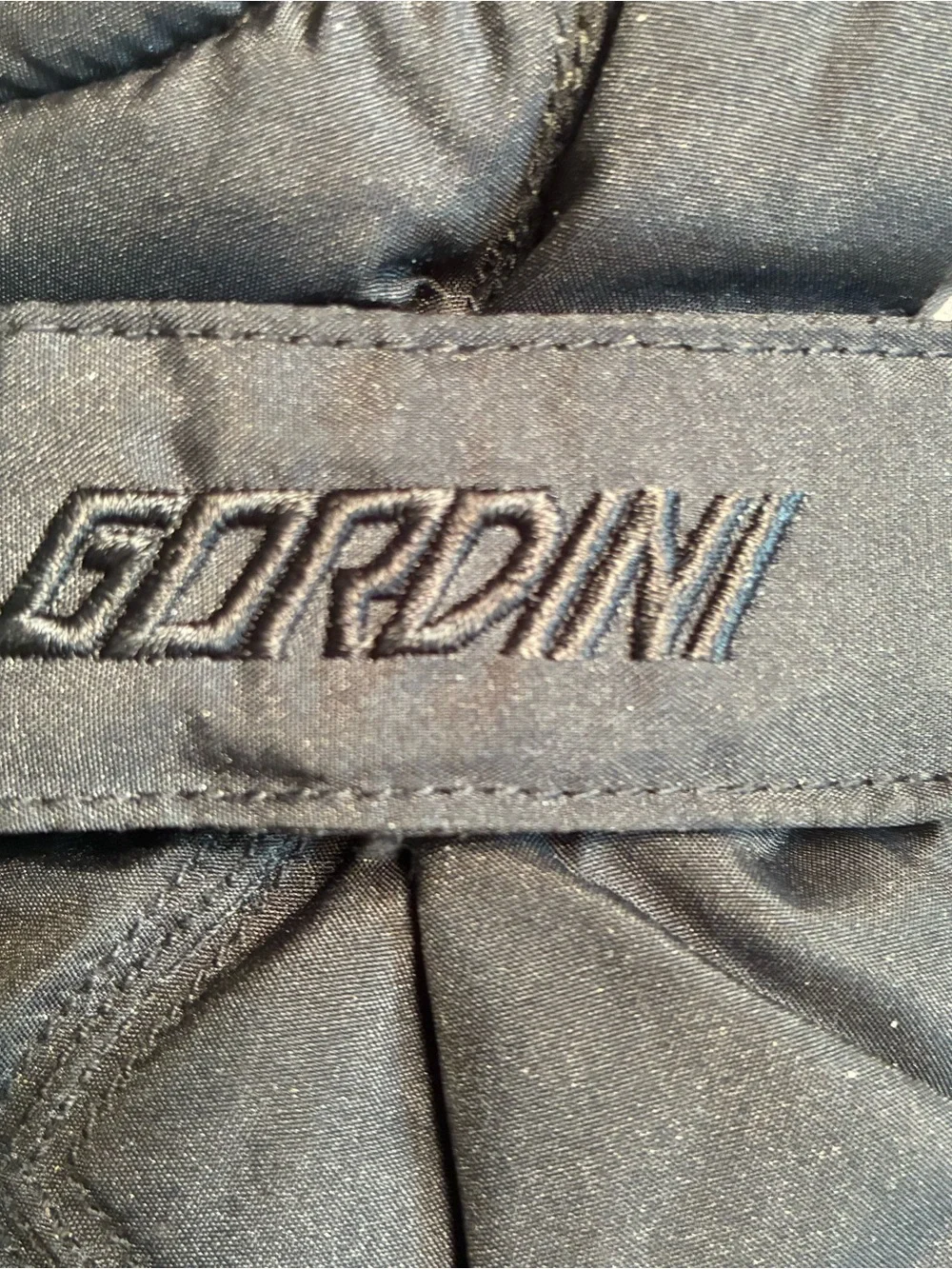 Gordini Black Insulated Ski Gloves with Adjustable Wrist Straps Women’s Small